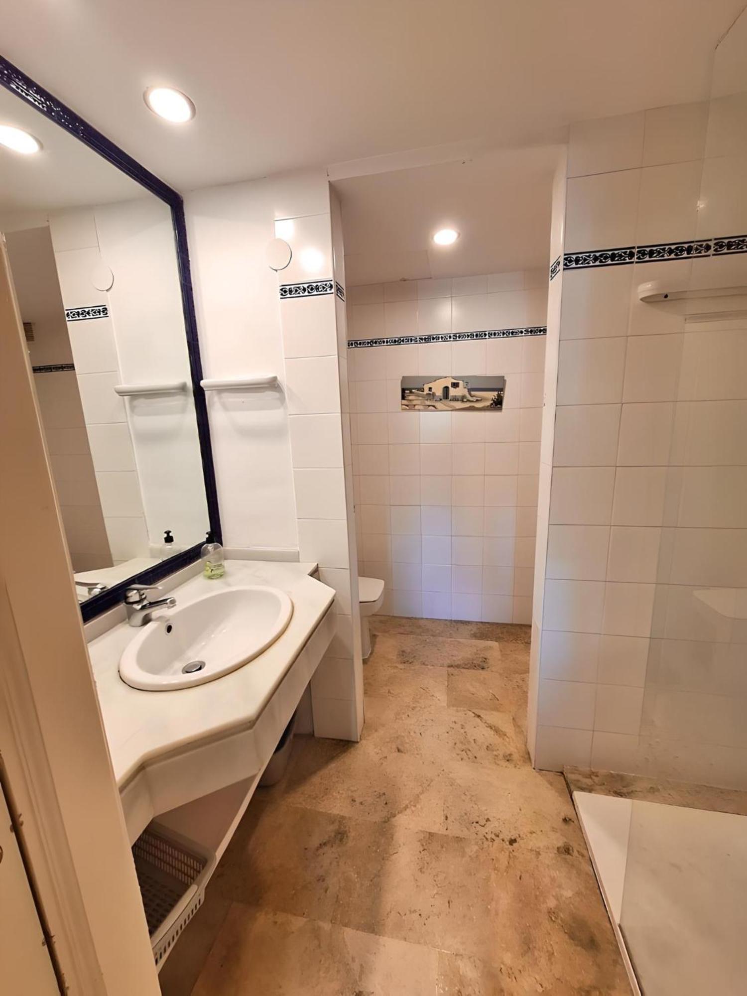Dom wakacyjny Gorgeous 2br Apt. W/ Mountain View Puerto Banus