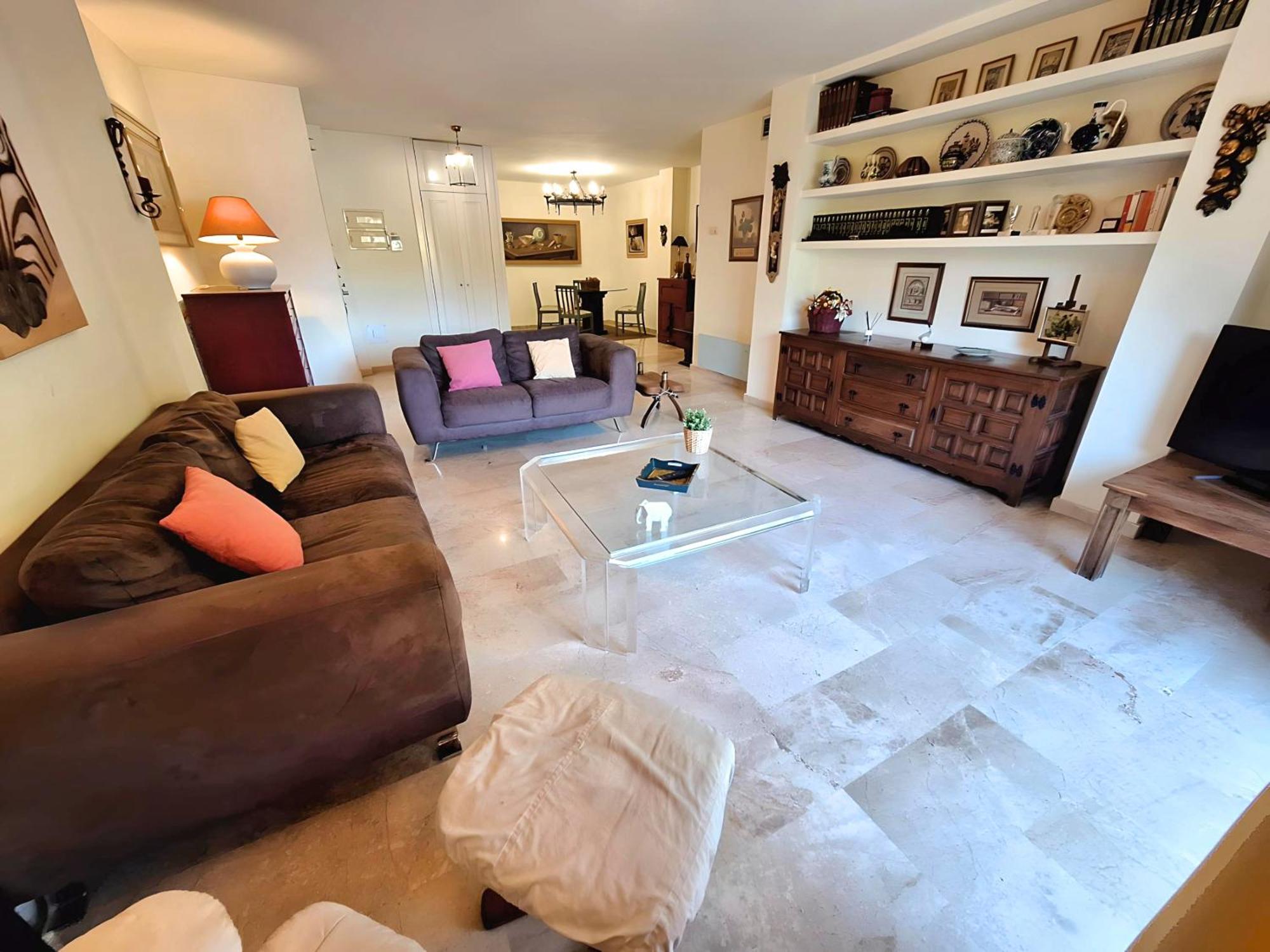 Dom wakacyjny Gorgeous 2br Apt. W/ Mountain View Puerto Banus Marbella