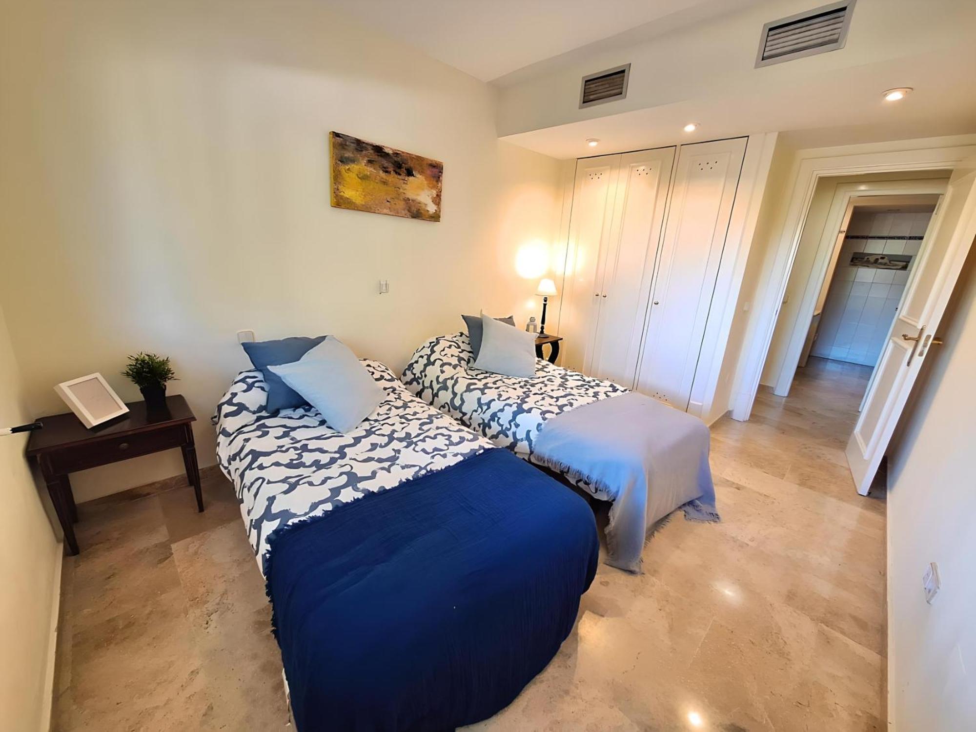 Dom wakacyjny Gorgeous 2br Apt. W/ Mountain View Puerto Banus