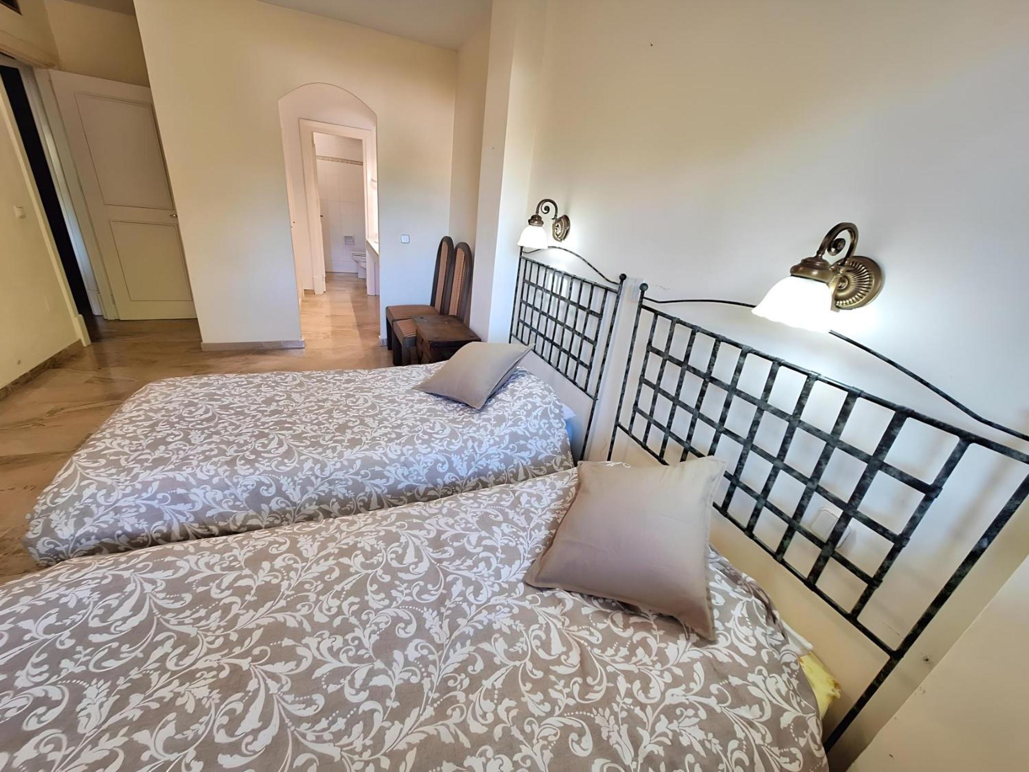 Gorgeous 2br Apt. W/ Mountain View Puerto Banus Dom wakacyjny
