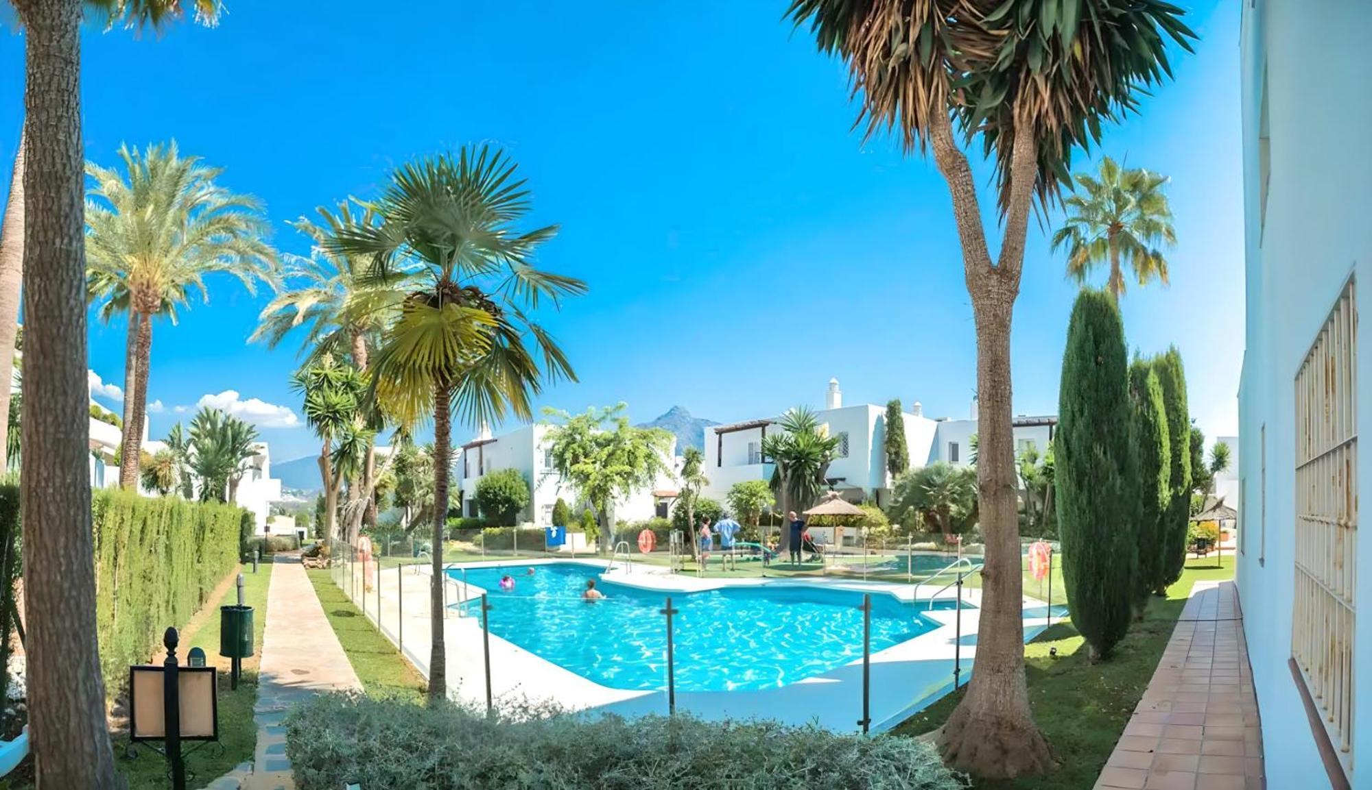 Dom wakacyjny Gorgeous 2br Apt. W/ Mountain View Puerto Banus *