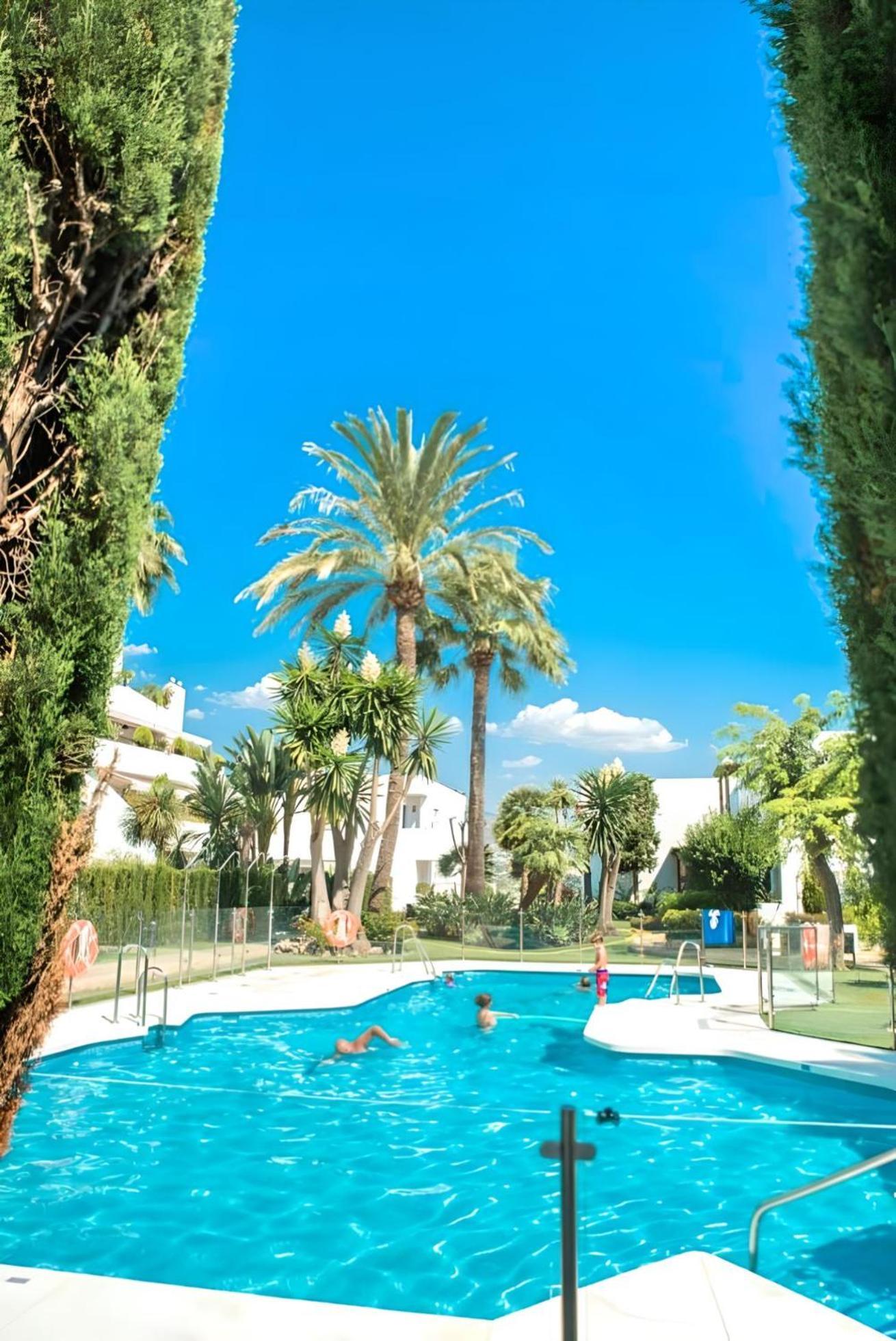 Gorgeous 2br Apt. W/ Mountain View Puerto Banus Dom wakacyjny *