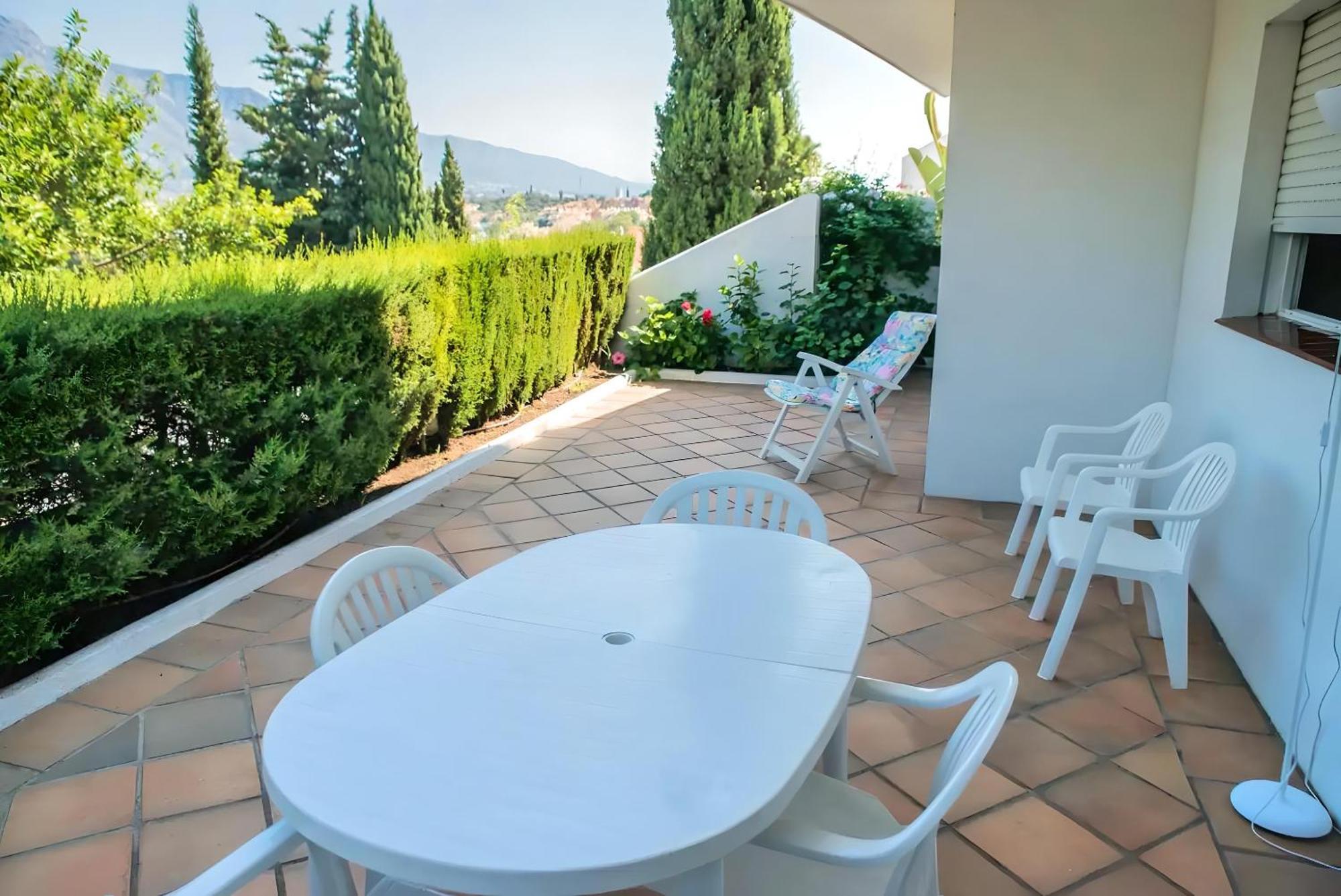 Ferienhaus Gorgeous 2br Apt. W/ Mountain View Puerto Banus *