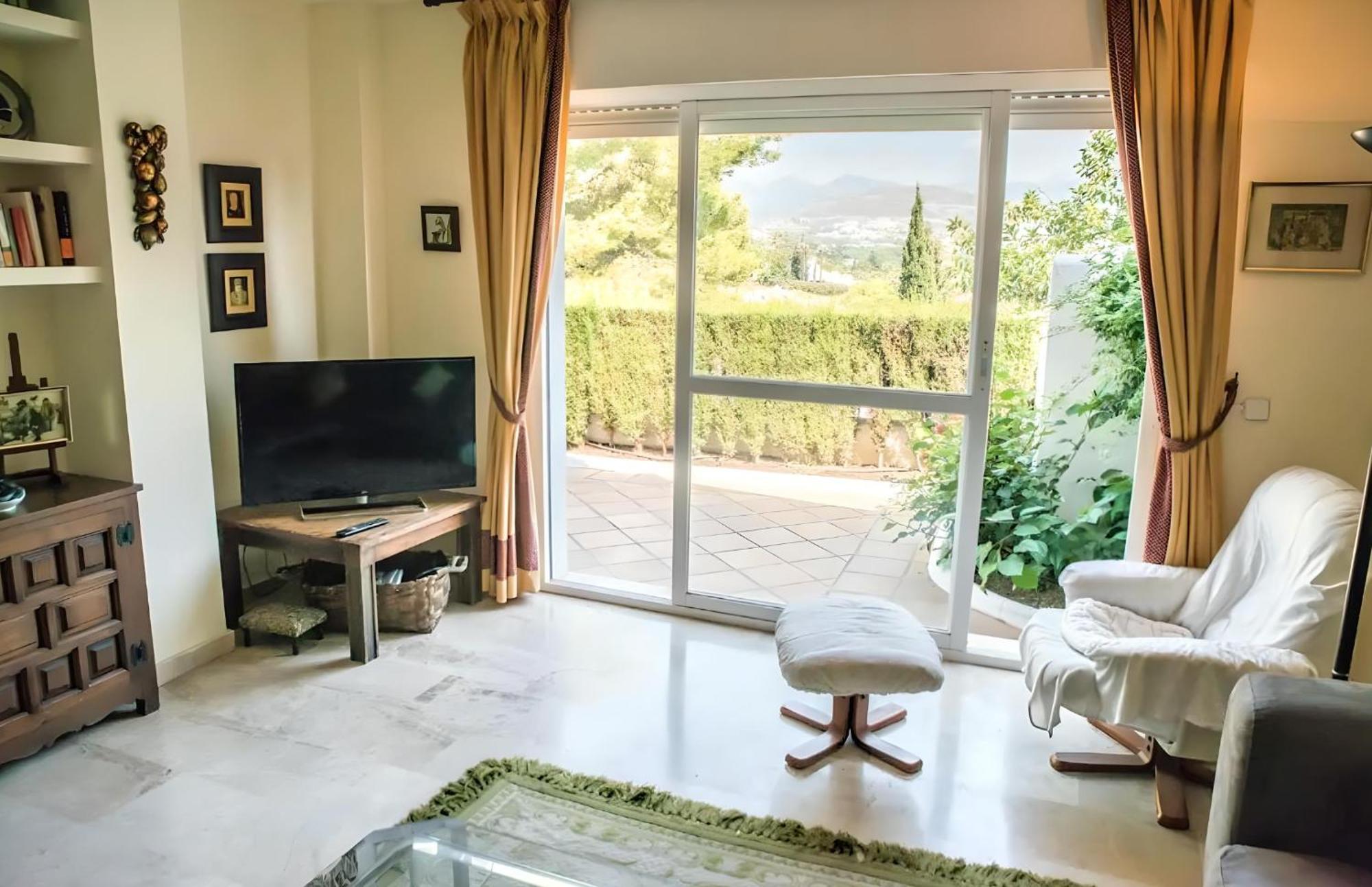 Gorgeous 2br Apt. W/ Mountain View Puerto Banus Ferienhaus