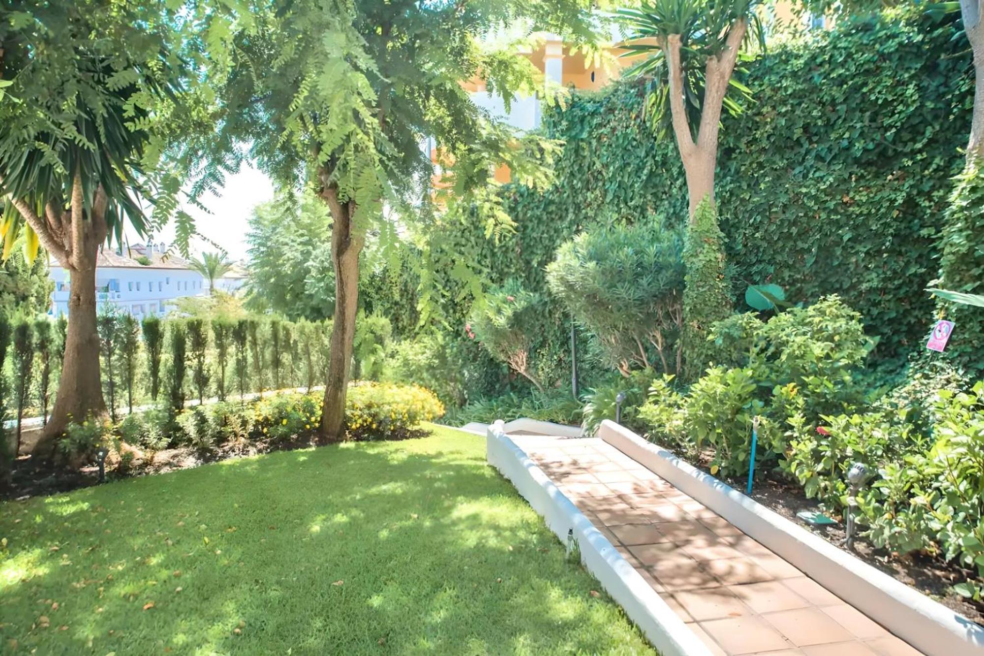 Gorgeous 2br Apt. W/ Mountain View Puerto Banus Ferienhaus Marbella